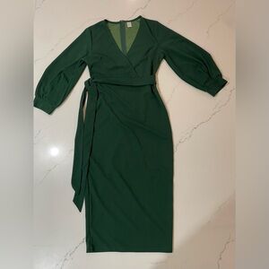 Green bodycon maxi dress. Perfect for the office and events.